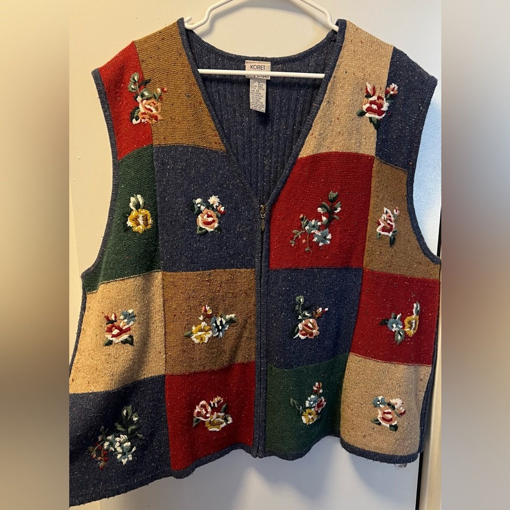 Vintage Koret 90s Hand Knit Floral Emroiedered Patchwork Sweater Vest Grannycore